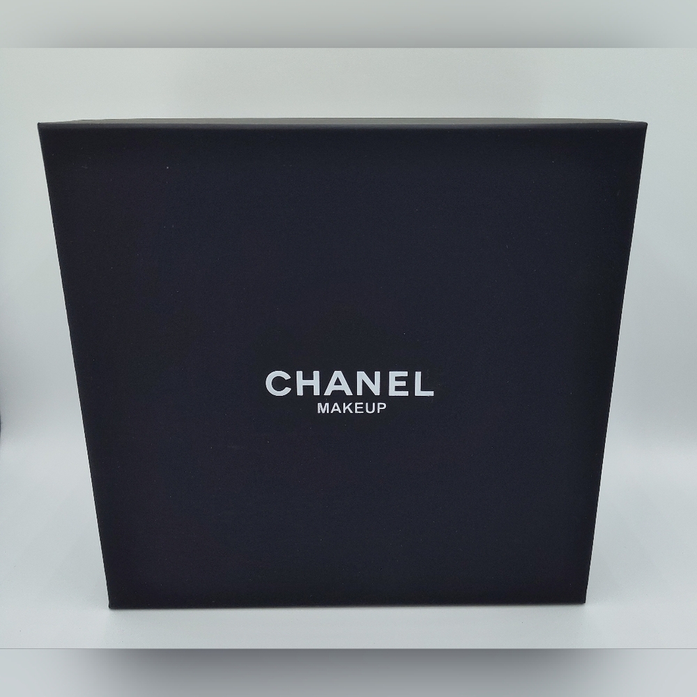 CHANEL Winter Tweed Make-up Bucket Bag Crossbody Gold Chain Snowflake GWP NIB - Picture 2 of 11